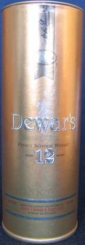 Dewar`s
married in oak casks
for balance & smoothness
special reserve
finest scotch whisky
aged 12 years
43%