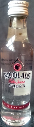 Nicolaus
Extra Jemná
vodka
St. Nicolaus Distillery 1867
striebrom filtrovaná
extra fine quality
St. Nicolaus, a.s., Liptovský Mikuláš
38%