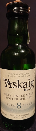 Port Askaig Islay
The warmth and character of Islay
Islay single malt
Scotch whisky
Aged 8 years
Distilled & bottled in Scotland
Elixir Distillers
45,8%