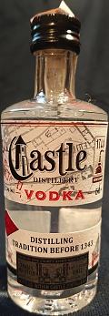 Vodka
Castle Distillery
1746 anno domini
Počiatky liehovarníckej tradície v meste Stará Ľubovňa siahajú až do obdobia pred rokom 1343, kedy bolo mestu udelené výčapné právo.
V premenách času sa pod Hradom Ľubovňa dodnes týčia starobilé múry hradnej pálenice, v ktorej sa vodka vyrábala už od roku 1746.
Prísne strážený liehovarnícky kumšt sa nasledujúcimi generáciami zdokonaľoval do jeho dnešnej výnimočnosti.
Spiš
Distilling tradition before 1343
Premium Spiš county spirit distilled in
Arnold Holstein Distillation Unit
Bottled within Castle Distillery
Castle Distillery, Gurman s.r.o., Stará Ľubovňa, Slovensko
Craft distilling
Distilled with care in small batches
40%