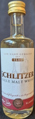 Schlitzer
Single malt whisky
Von hand gemacht
Seit 1585
Klassisch
Schlitzer Destillerie
43%
